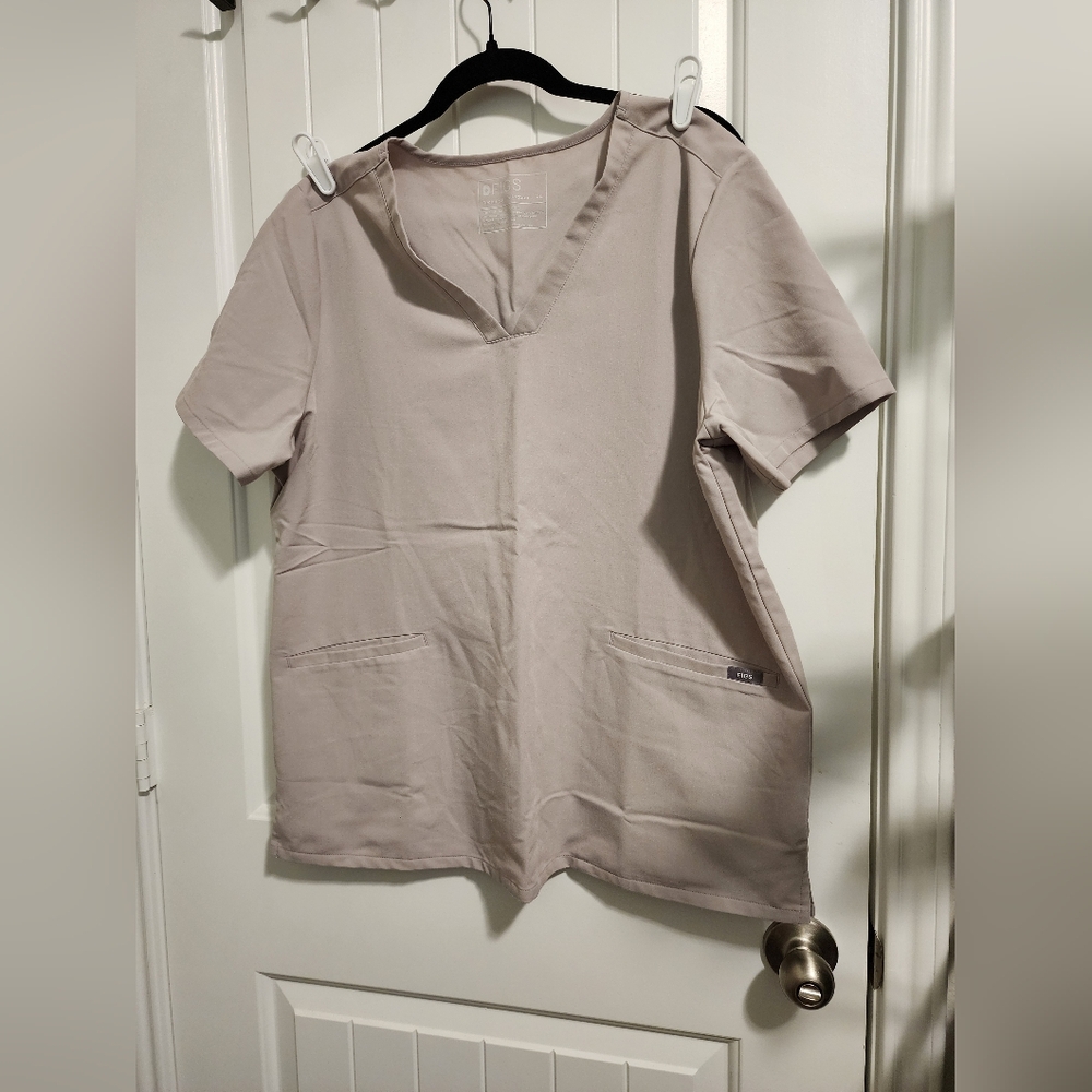 Figs Casma scrub top